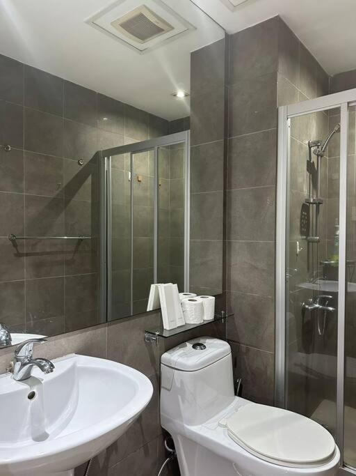 Spacious Corner 1 Bedroom With Balcony Gramercy Apartment *