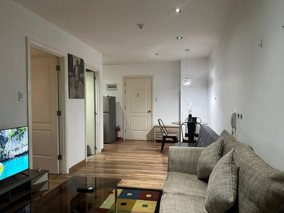 Spacious Corner 1 Bedroom With Balcony Gramercy *