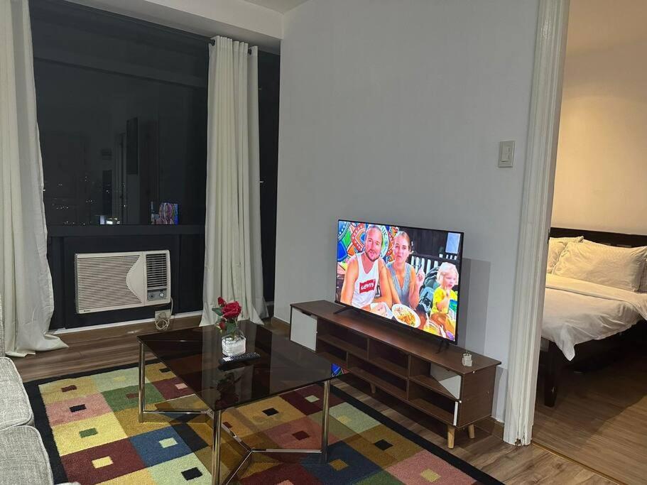 Spacious Corner 1 Bedroom With Balcony Gramercy Apartment *