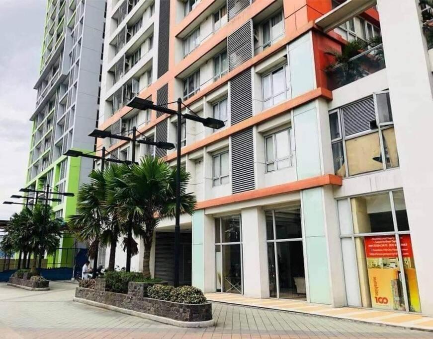 Studio 203 T2 Sunshine100 Wifi 65Inchestv Poolaccess Billiard Apartment Manila