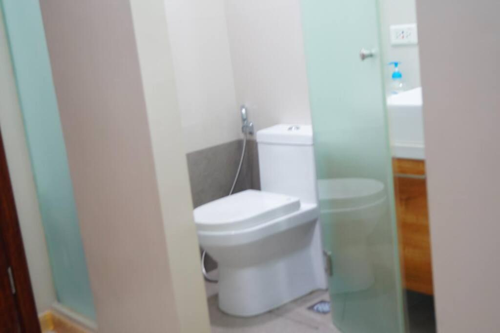 Studio 203 T2 Sunshine100 Wifi 65Inchestv Poolaccess Billiard * Manila