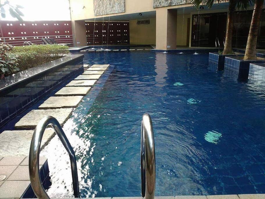 Studio 203 T2 Sunshine100 Wifi 65Inchestv Poolaccess Billiard * Manila
