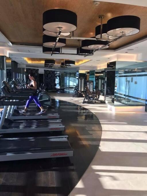 54f Gramercy Wifi Netflix Free Use Of Gym Pool Sauna Apartment *