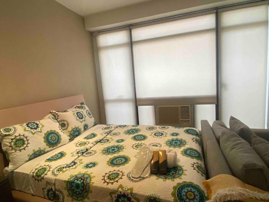 Apartment 54f Gramercy Wifi Netflix Free Use Of Gym Pool Sauna Manila