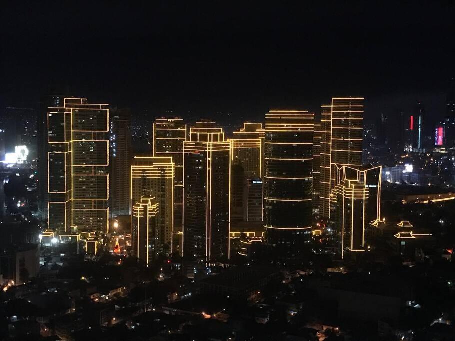 Apartment 54f Gramercy Wifi Netflix Free Use Of Gym Pool Sauna Manila