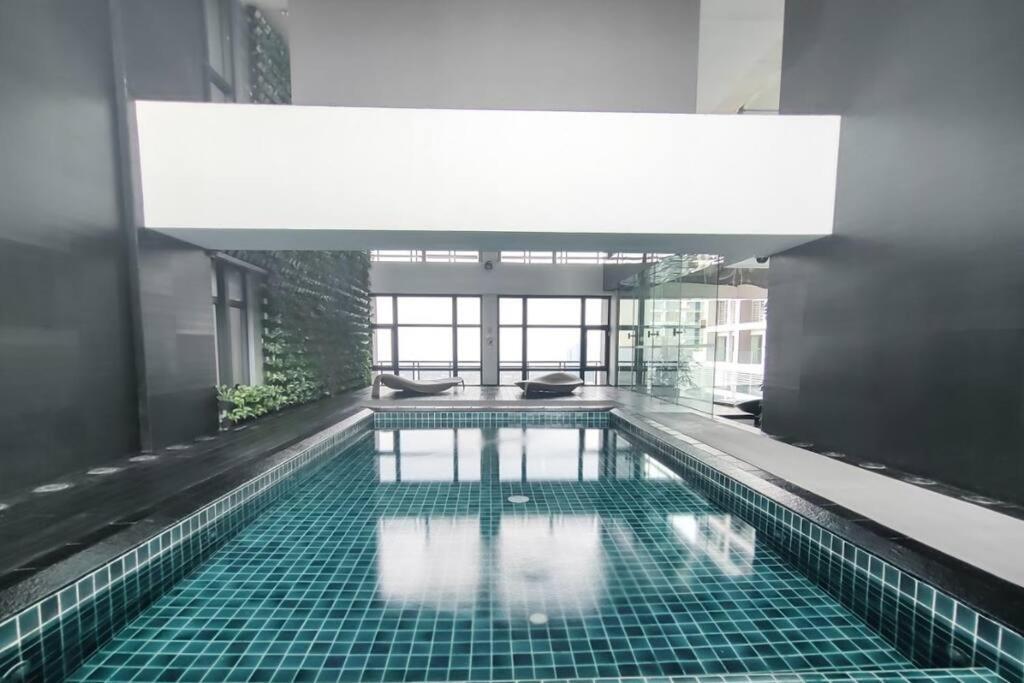 52f Sunset View In Gramercy Pool Gym Sauna Apartment *