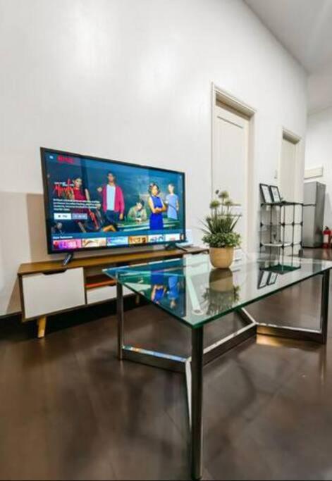 66f 1 Bedroom Penthouse With 2 Balconies Panoramic View Apartamento Manila