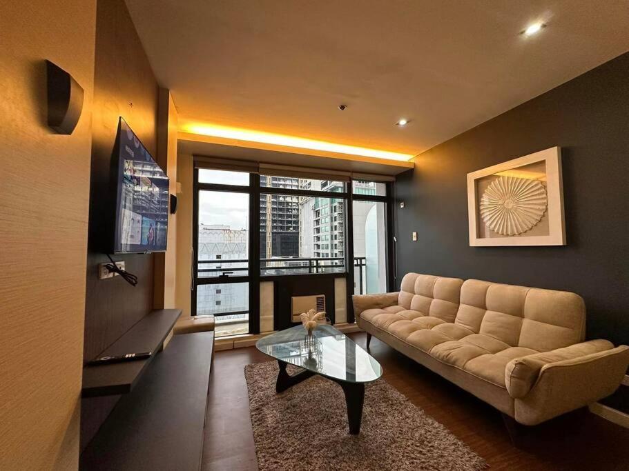 Spacious 1 Bedroom In Gramercy 2 Balconies Apartment Manila