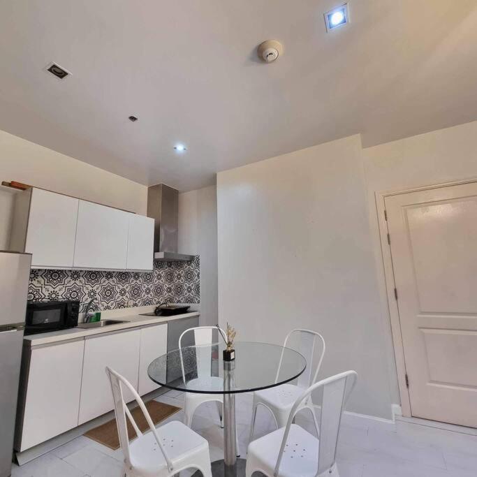 Apartment Gramercy Residences Two Bedroom On 60th Floor *