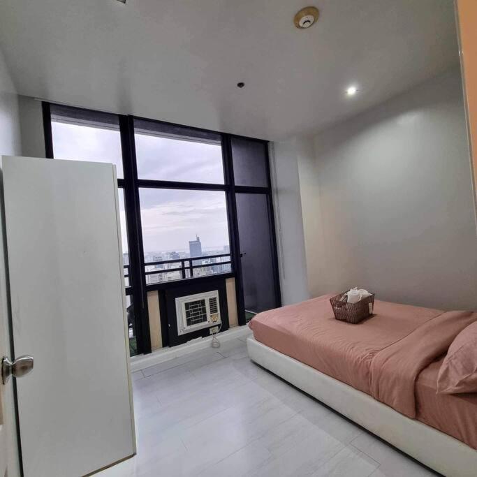 Gramercy Residences Two Bedroom On 60th Floor Apartment Manila