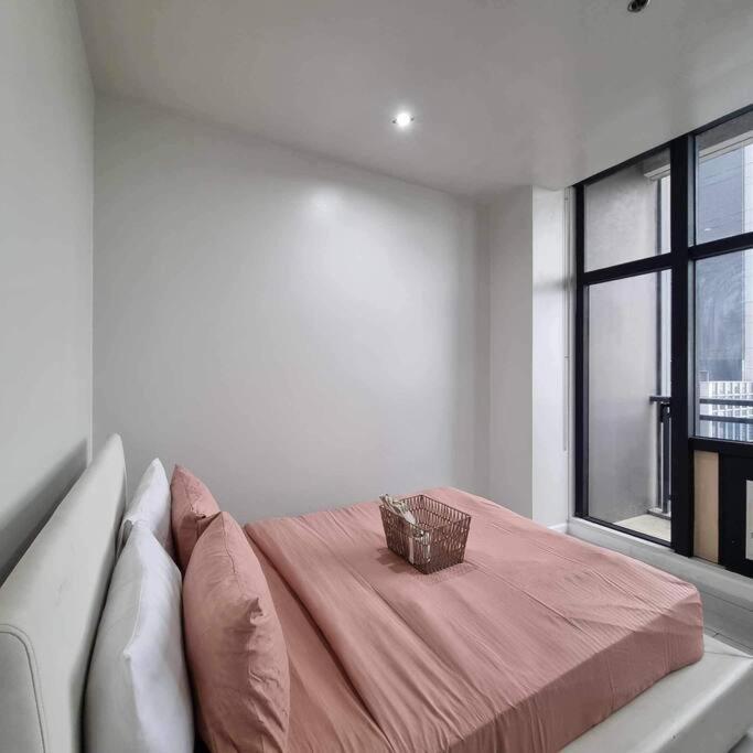 Apartment Gramercy Residences Two Bedroom On 60th Floor *