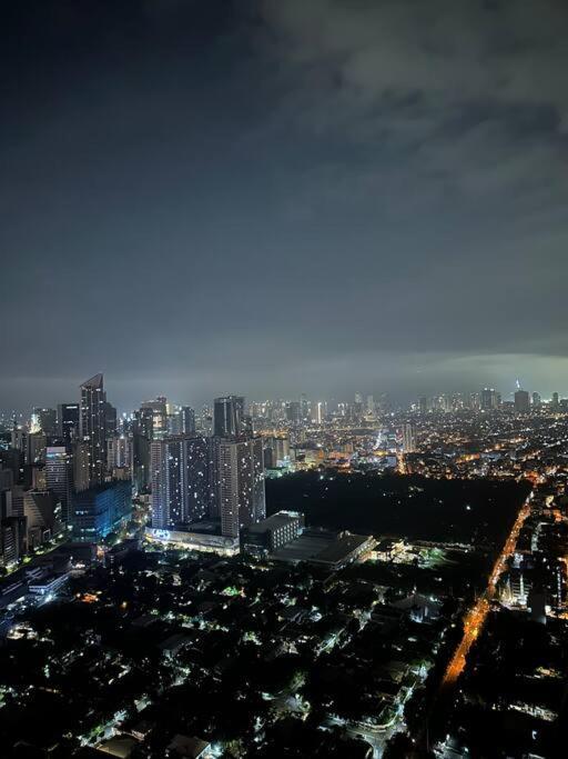 Gramercy Residences Two Bedroom On 60th Floor Apartment