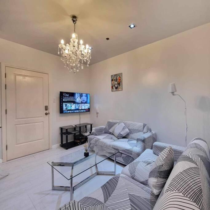 Gramercy Residences Two Bedroom On 60th Floor *