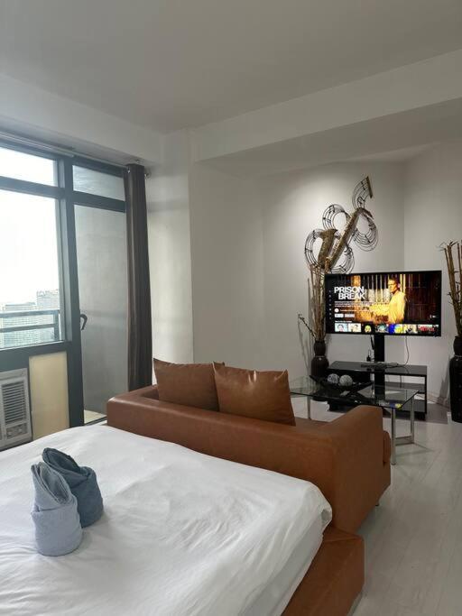 Apartment Gramercy On 52nd Floor Rockwell View Free Wifi Manila