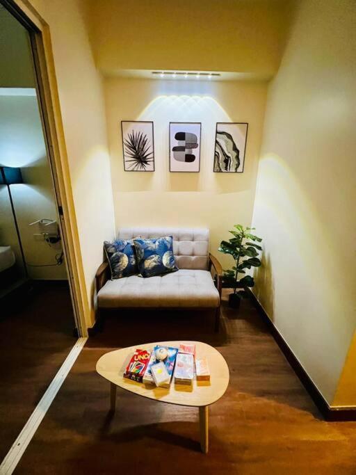 Stylish With Stunning Views Apartment Manila