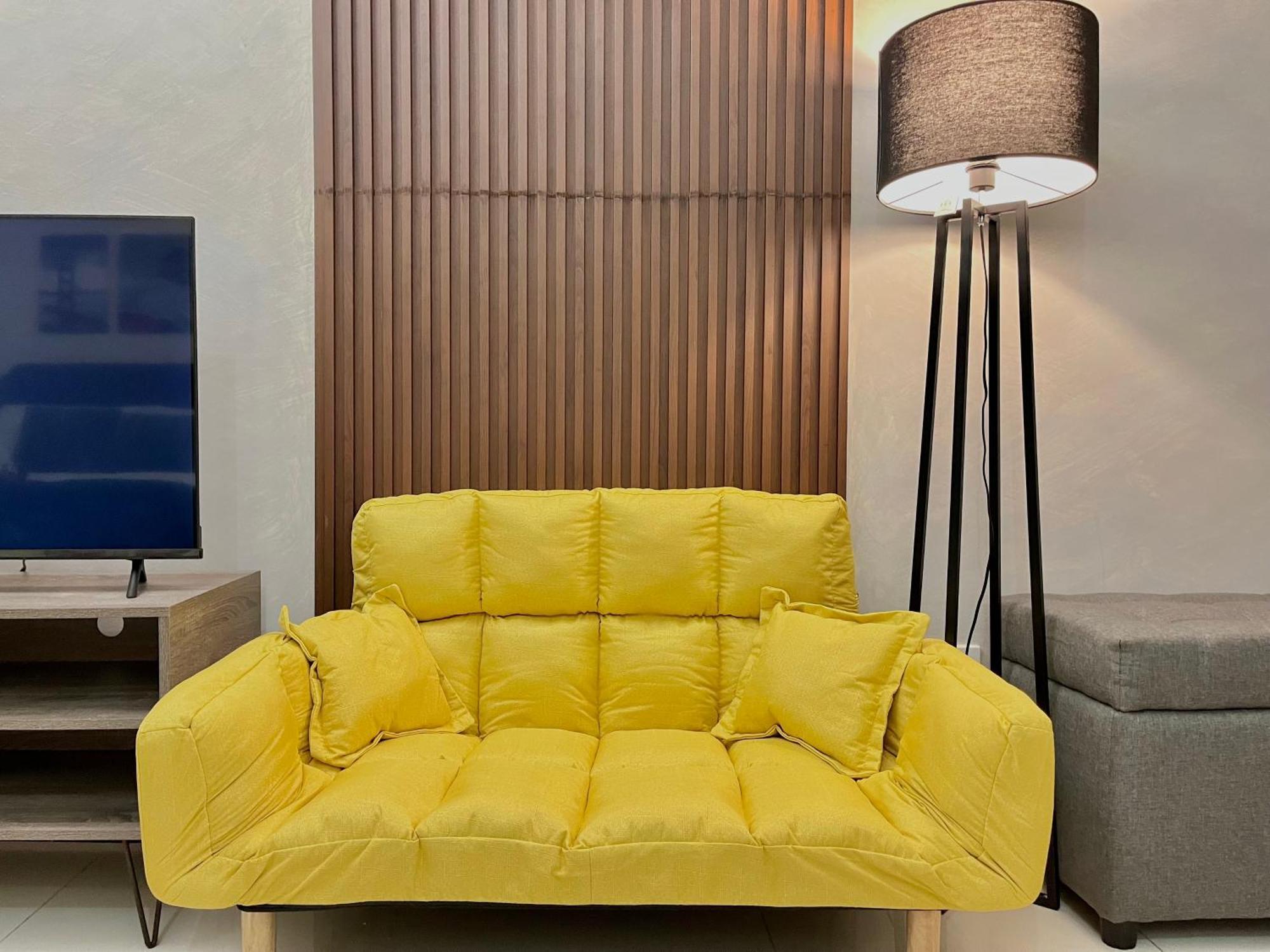 Mckinley Bgc Sleek Luxury Studio, Pool & Wi-fi