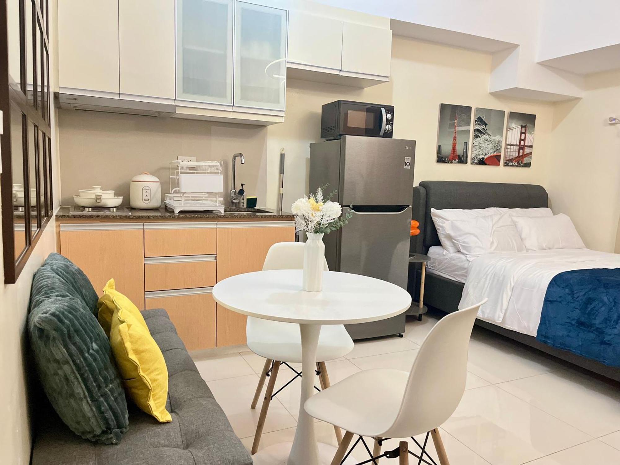 Mckinley Bgc Sleek Luxury Studio, Pool & Wi-fi