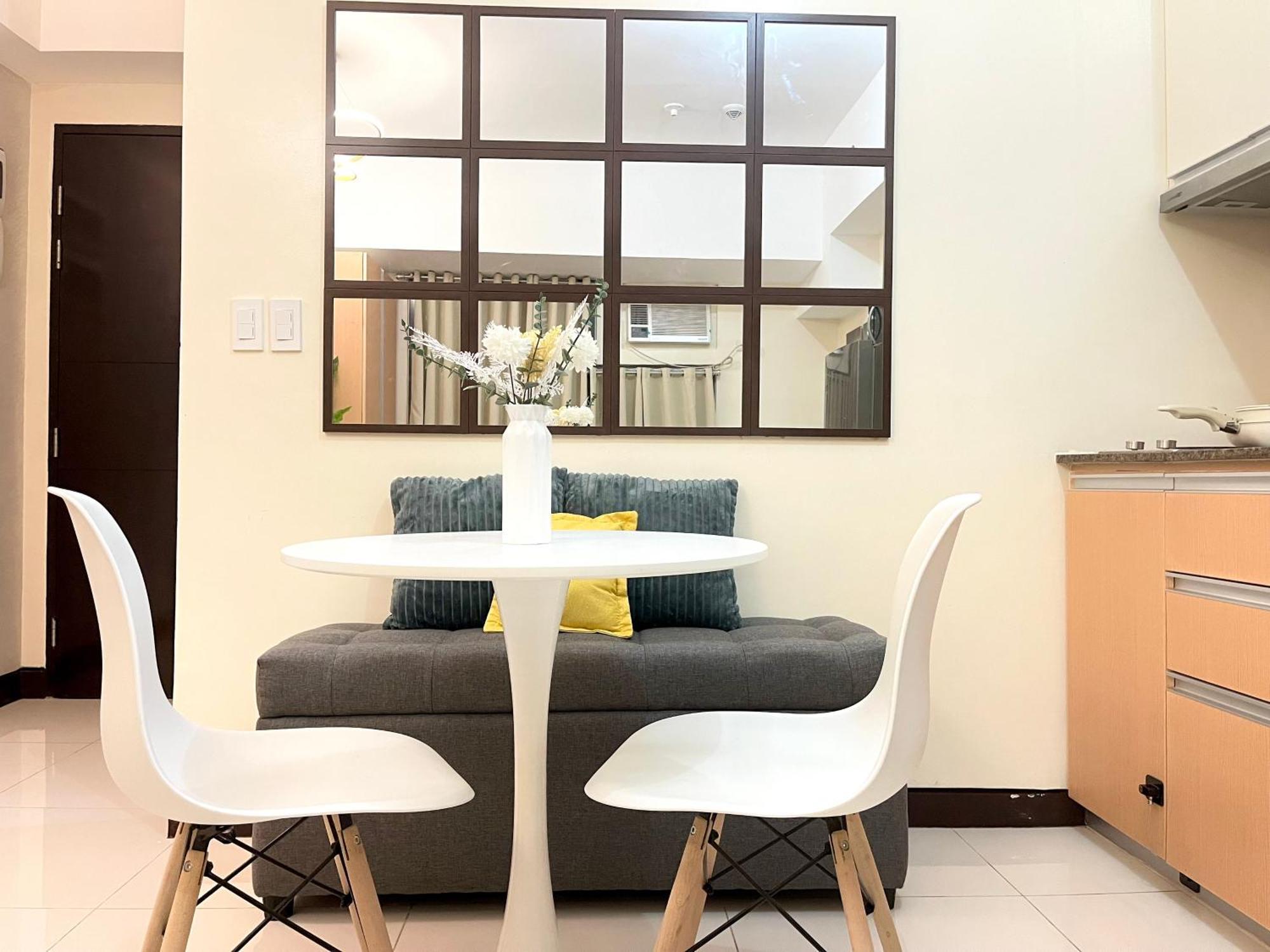 Mckinley Bgc Sleek Luxury Studio, Pool & Wi-fi Manila