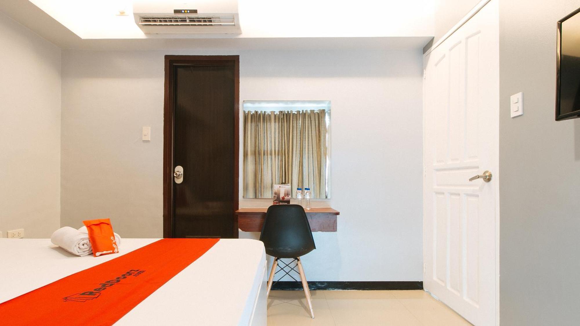 Reddoorz Near Bambang Station Hotel