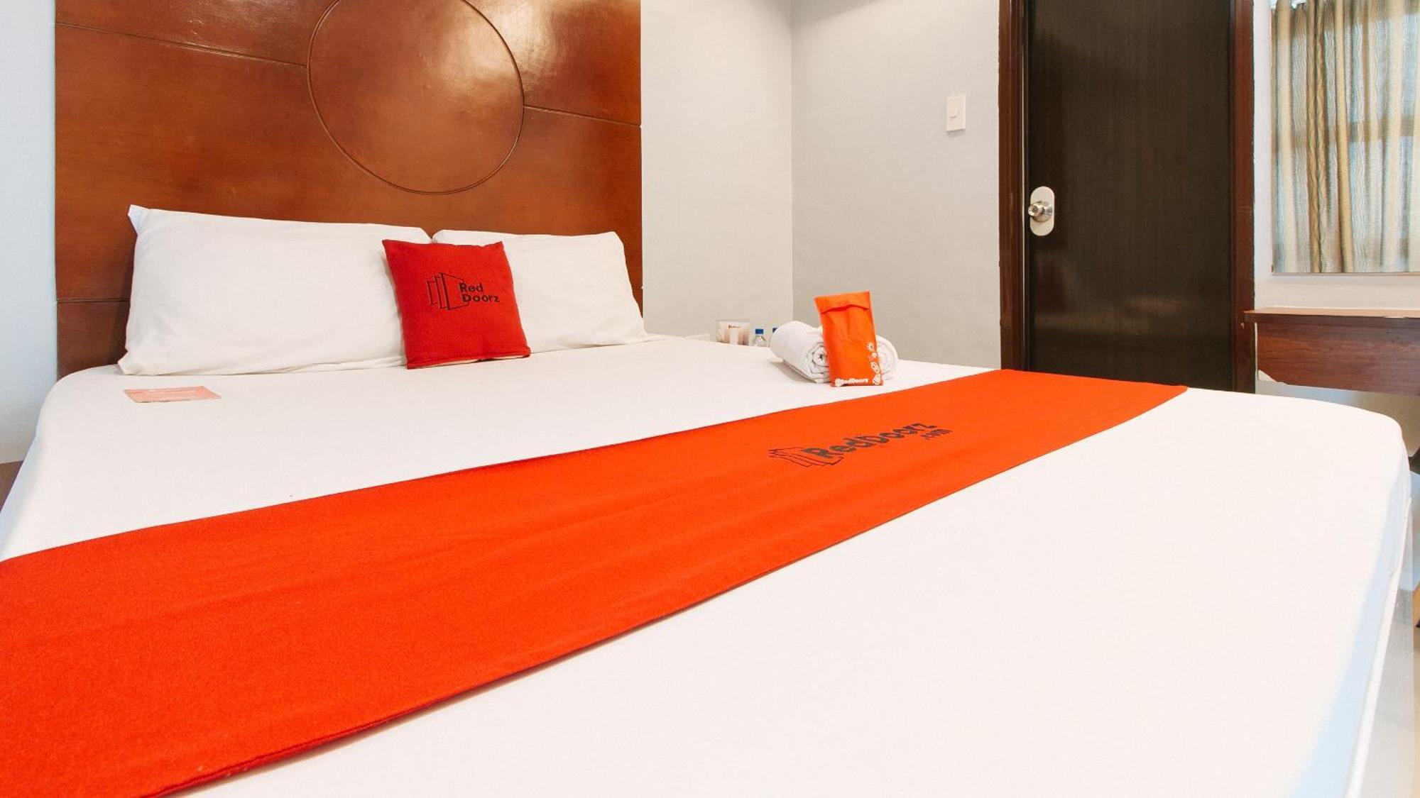 Hotel Reddoorz Near Bambang Station 2*