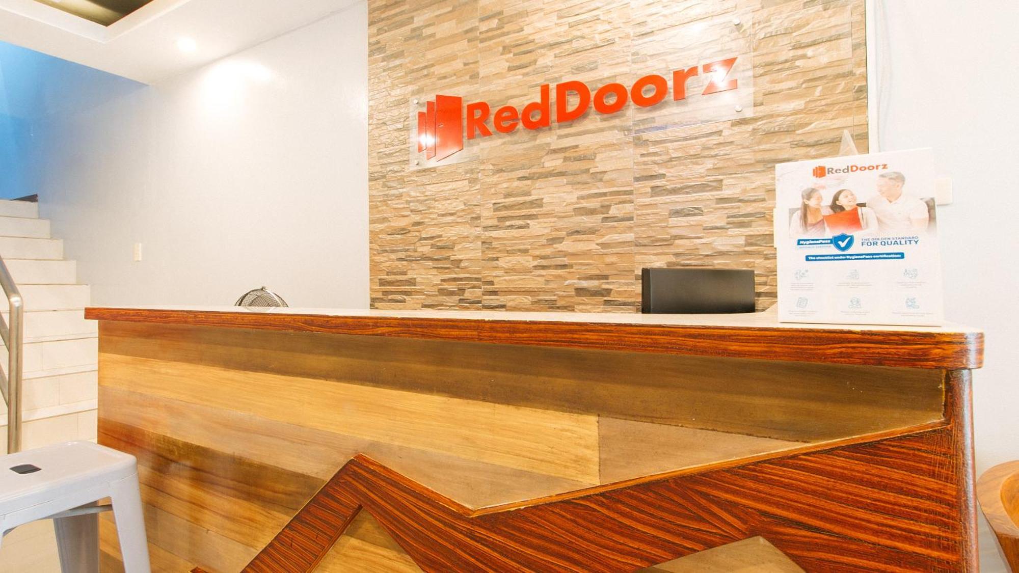 Reddoorz Near Bambang Station 2*