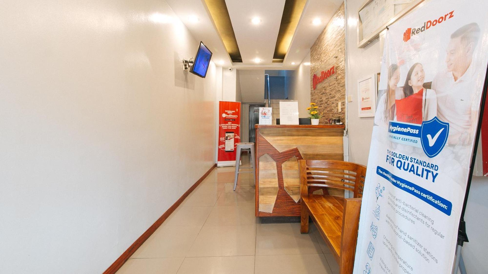 Reddoorz Near Bambang Station Hotel 2*