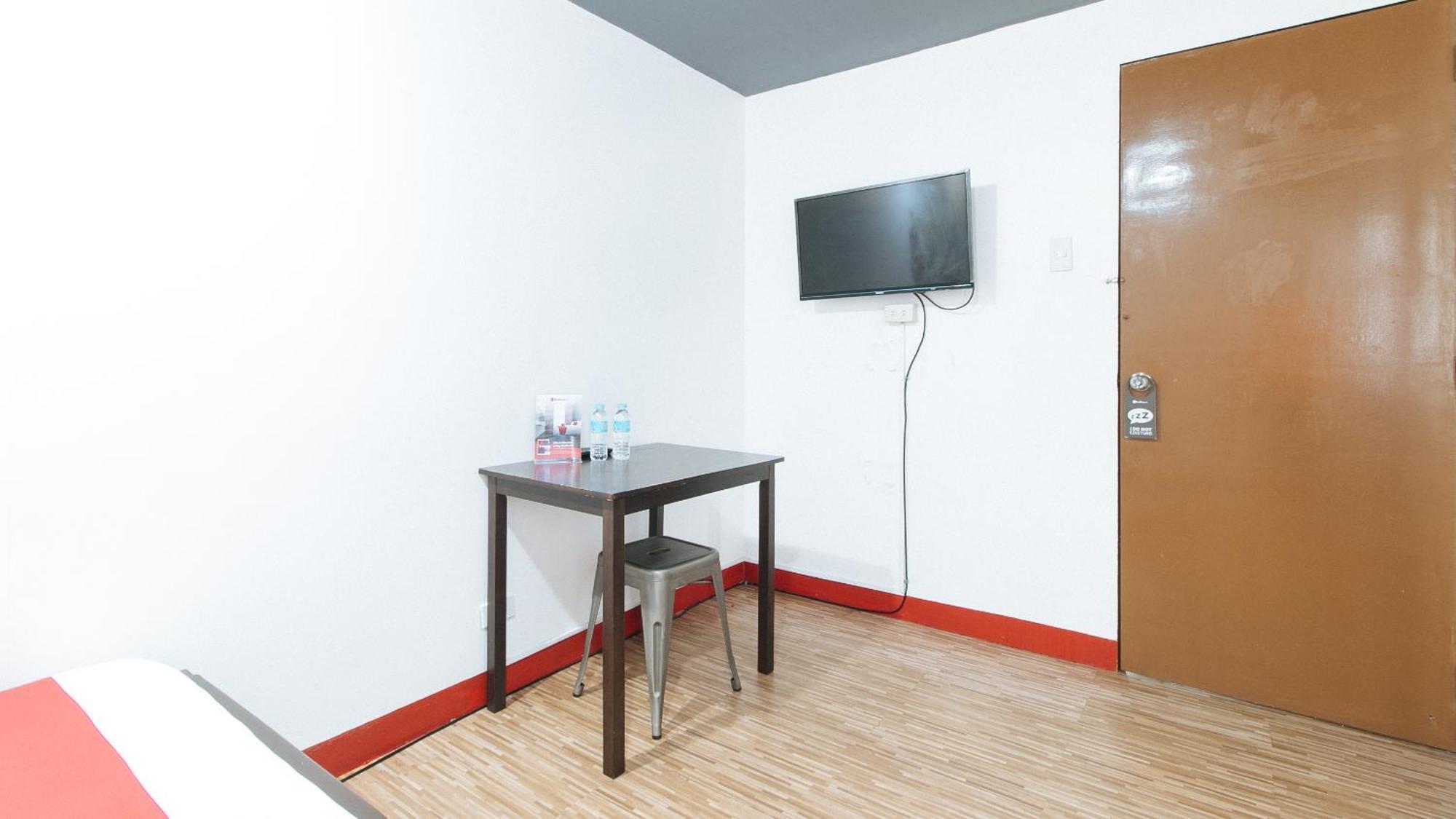 Reddoorz Near Quirino Station Hotel Manila