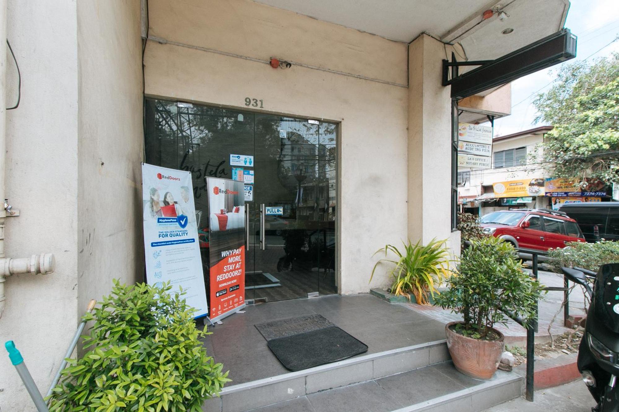 Hotel Reddoorz Near Quirino Station