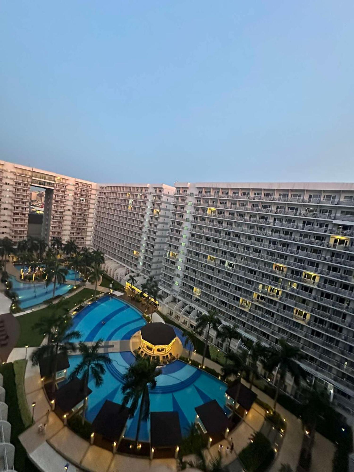 Shell Residences Near Mall Of And Airport Apartment