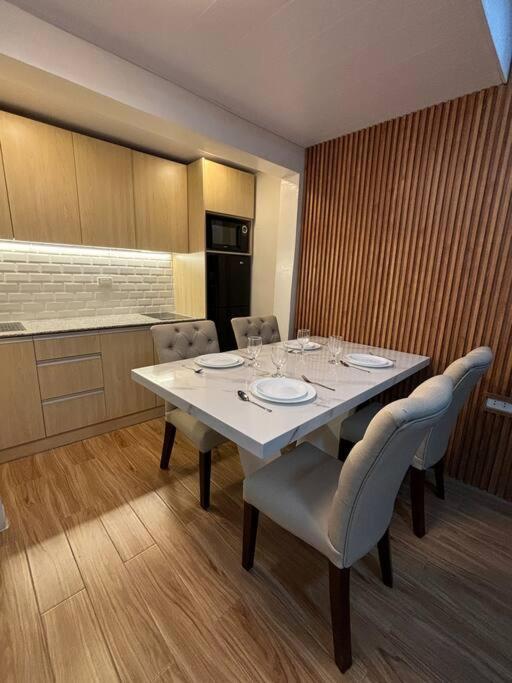 Apartment Japanese In Laloma Qc Near Chinese Gen