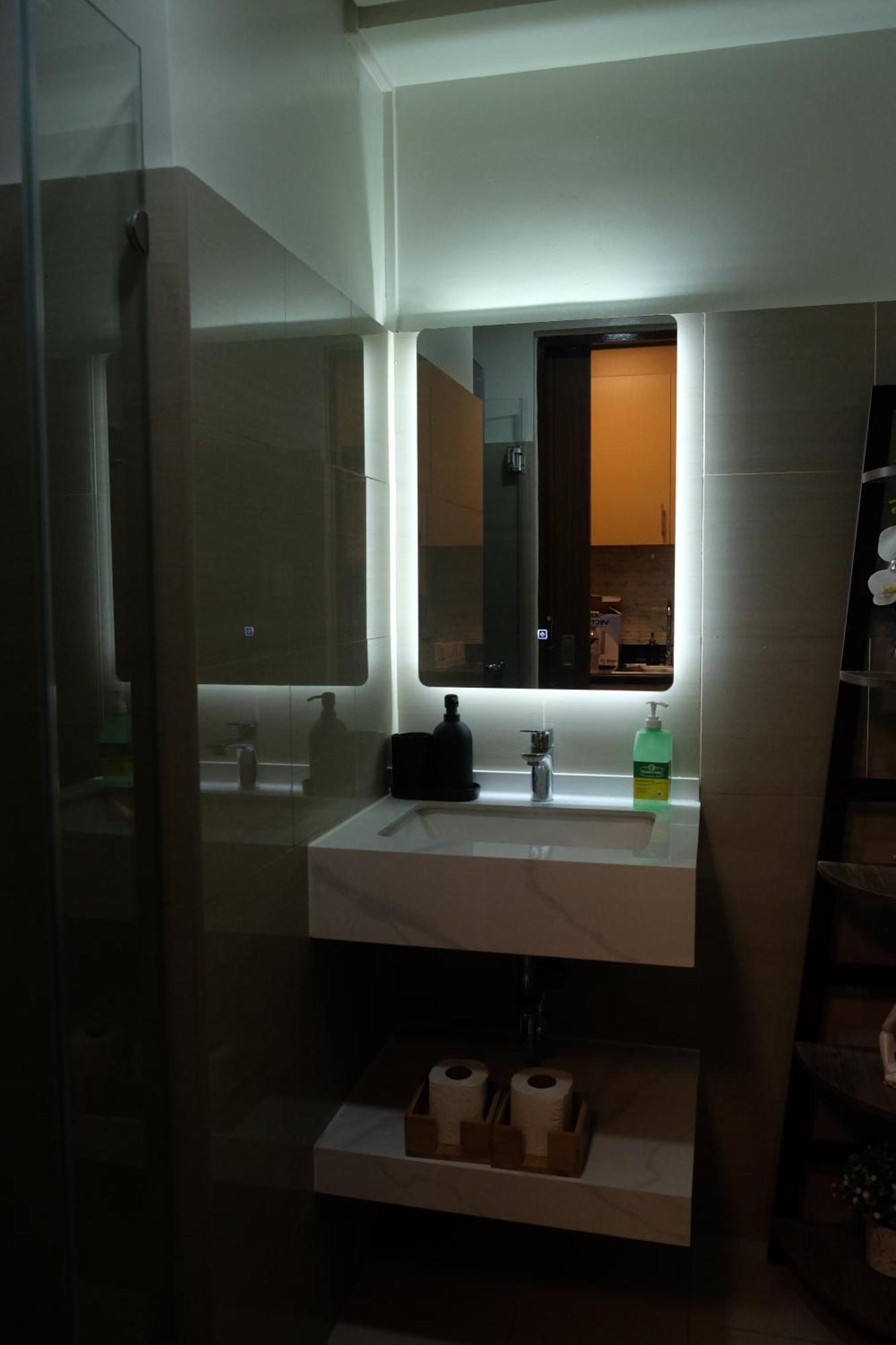 Lourdes' Place, Shore 2-tower 1, 2 Beds, Pasay Near Mall Of Manila