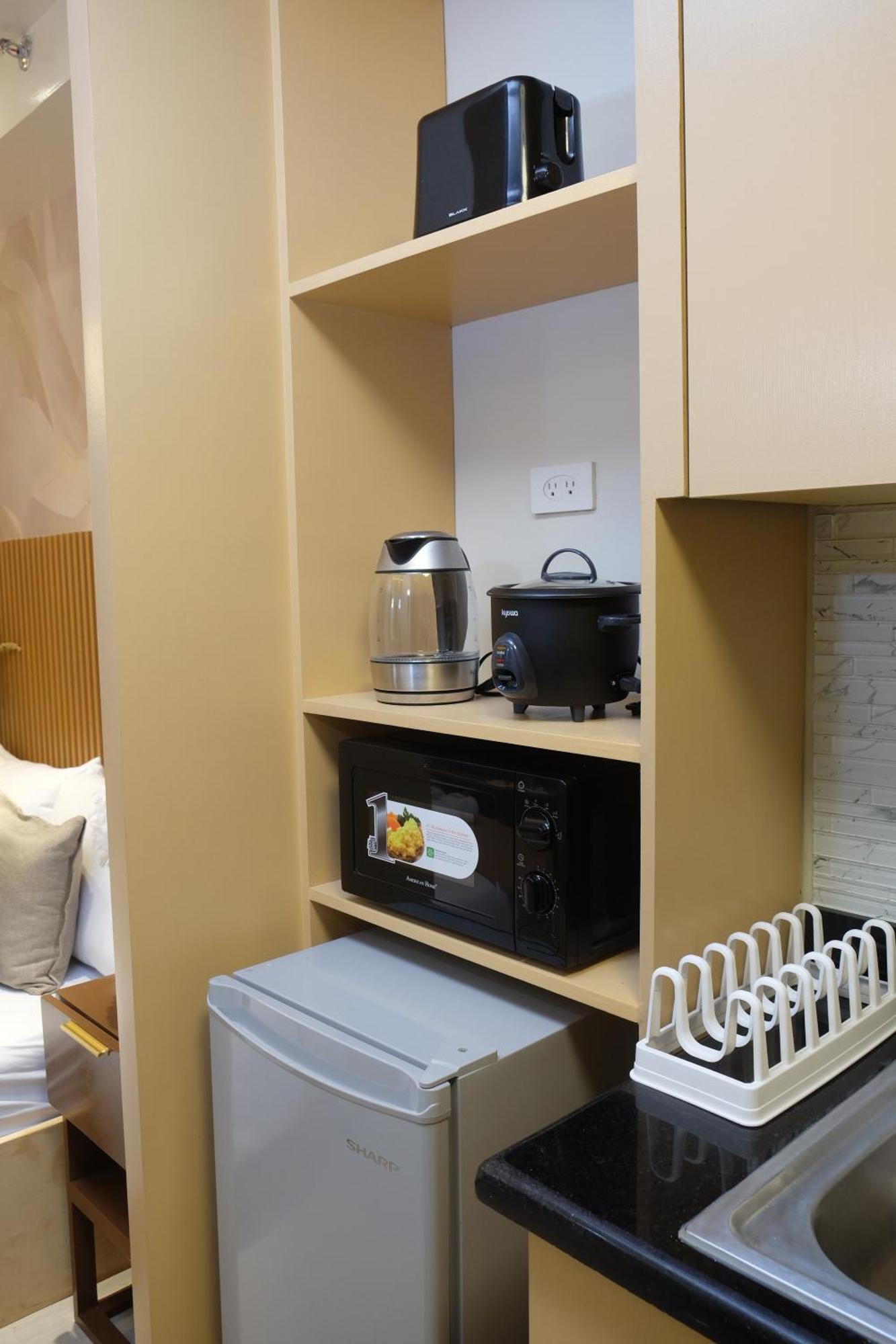 Lourdes' Place, Shore 2-tower 1, 2 Beds, Pasay Near Mall Of Apartment Manila