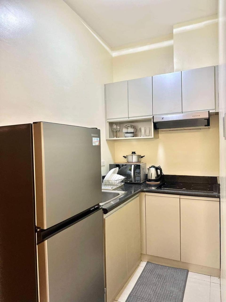 Apartment 1bdrm At Makati W Balcony View Of Mnla Bay