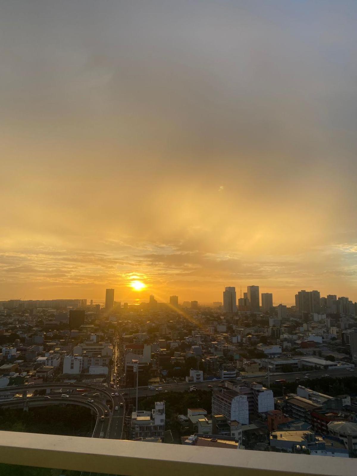 1bdrm At Makati W Balcony View Of Mnla Bay Apartment