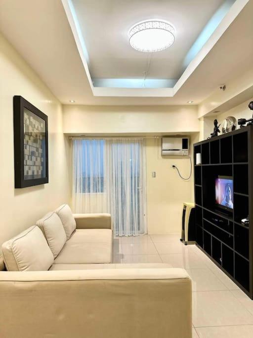 Apartment 1bdrm At Makati W Balcony View Of Mnla Bay *