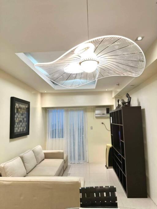 1bdrm At Makati W Balcony View Of Mnla Bay