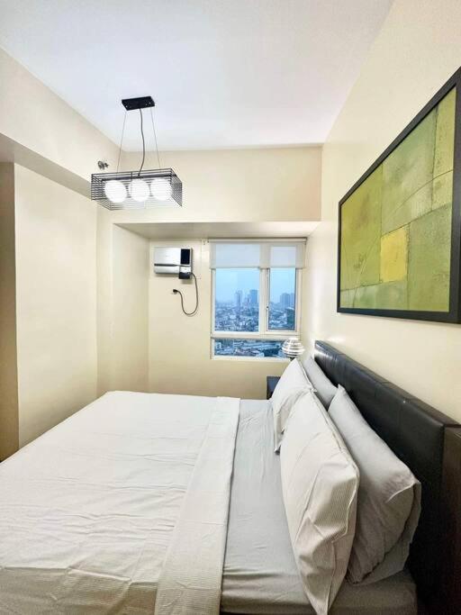 Apartment 1bdrm At Makati W Balcony View Of Mnla Bay