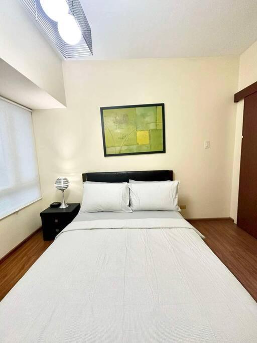 1bdrm At Makati W Balcony View Of Mnla Bay Apartment *