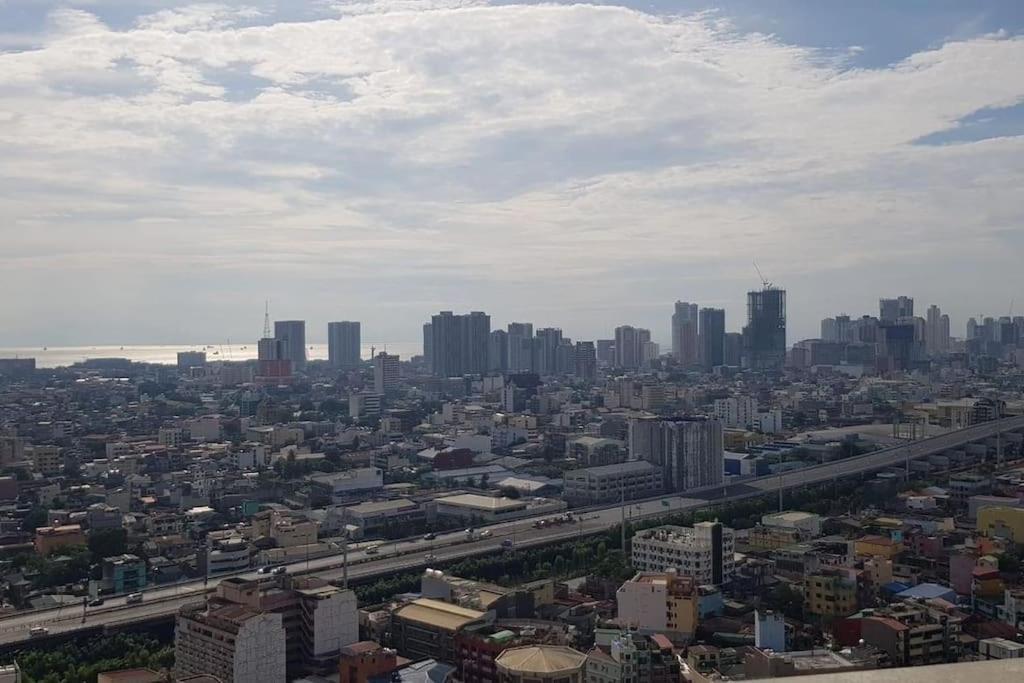 1bdrm At Makati W Balcony View Of Mnla Bay Apartment Manila