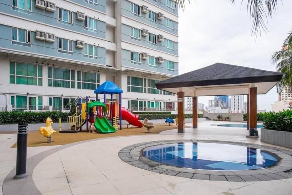 1bdrm At Makati W Balcony View Of Mnla Bay Apartment *
