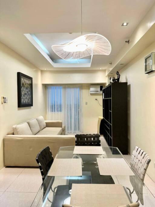 Apartment 1bdrm At Makati W Balcony View Of Mnla Bay *