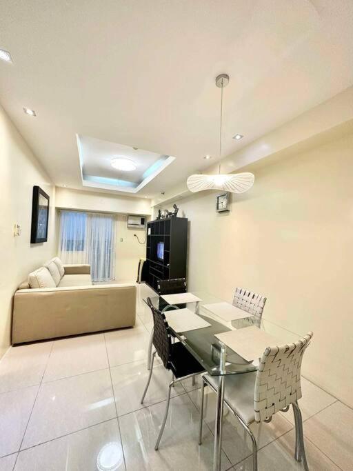 1bdrm At Makati W Balcony View Of Mnla Bay Manila