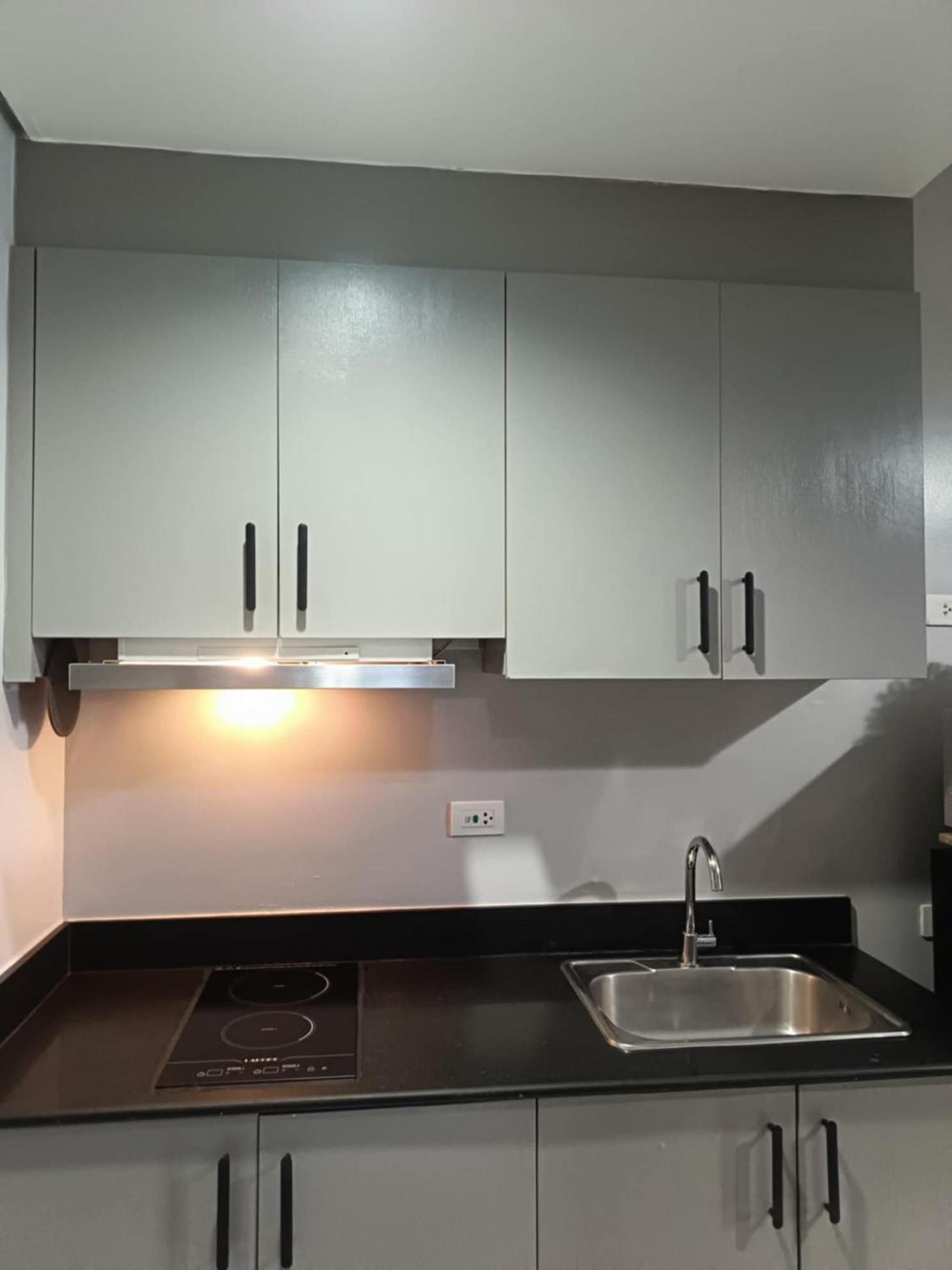 Skyview Condotel Free Wifi&netflix Near Moa&naia * Manila