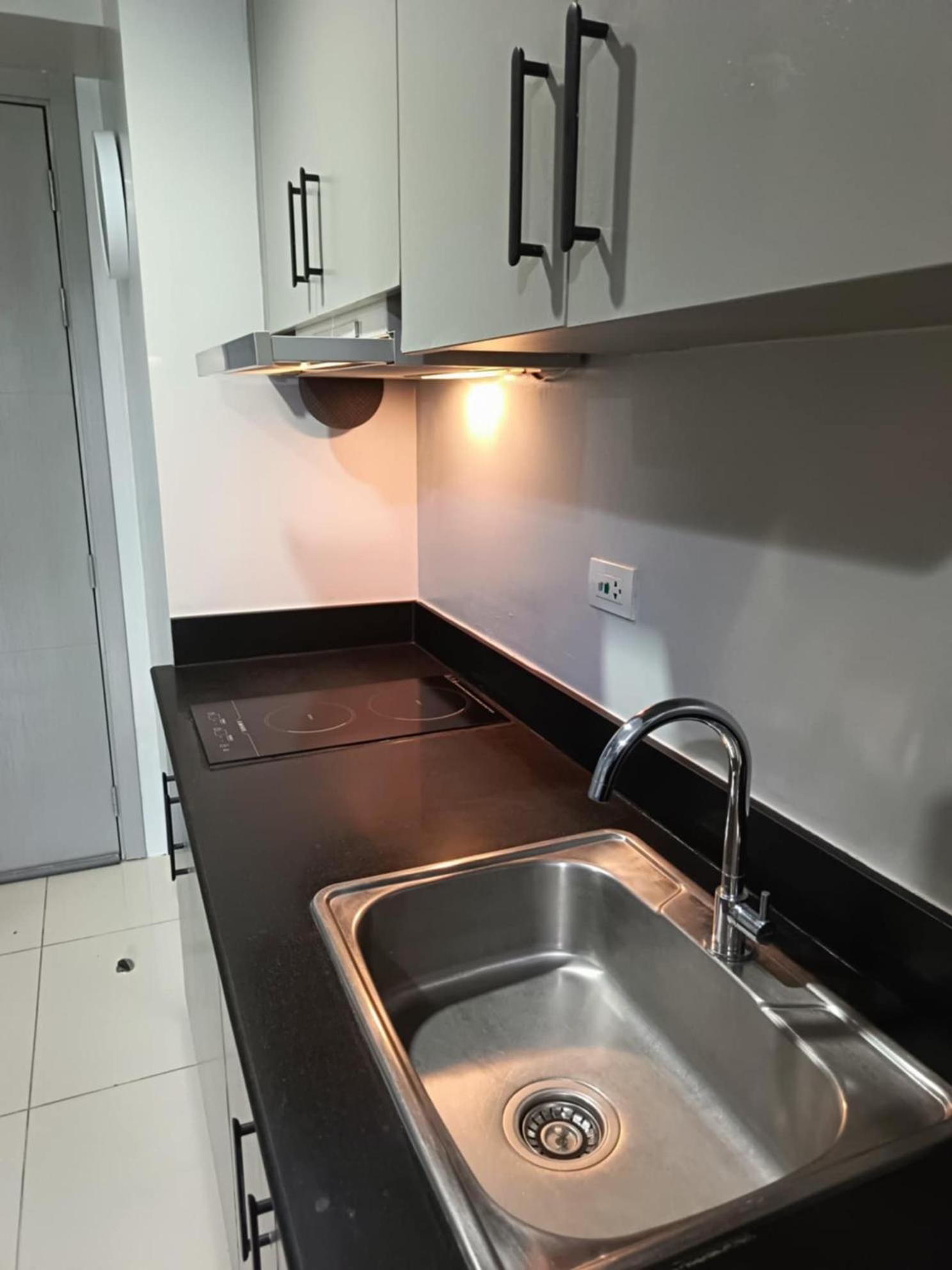 Skyview Condotel Free Wifi&netflix Near Moa&naia Apartment Manila