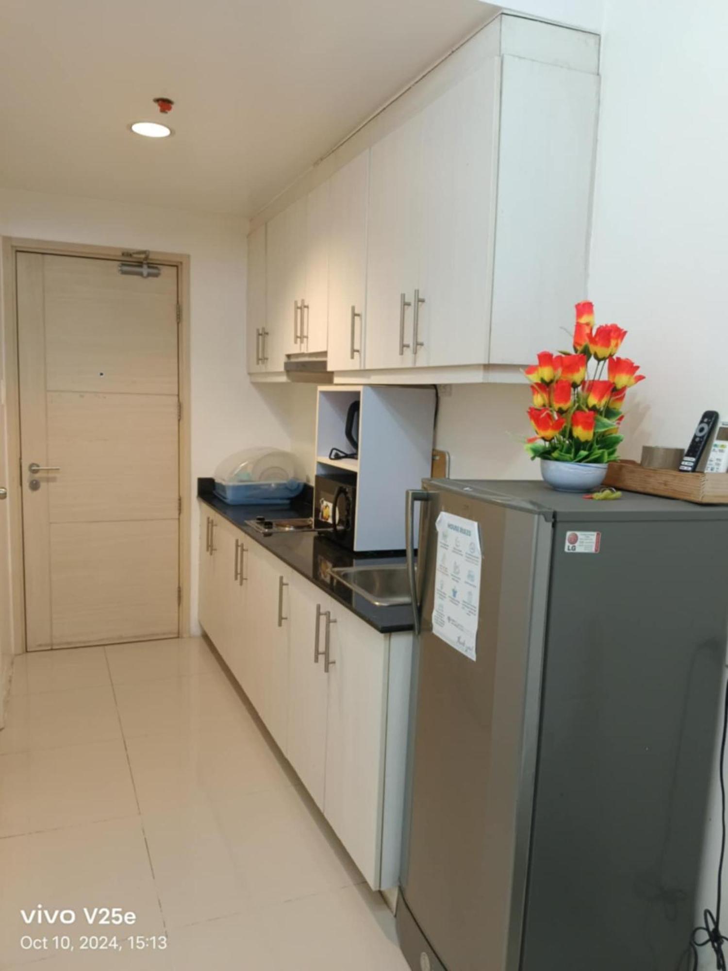Flores Place At Sea Residences Moa Manila