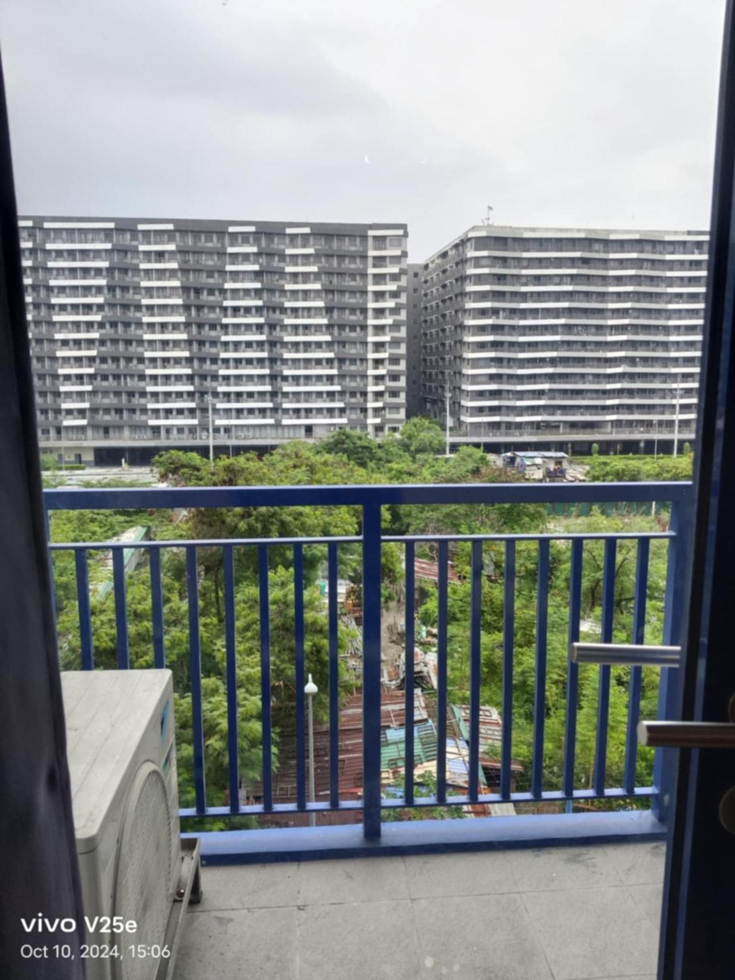 Flores Place At Sea Residences Moa Manila