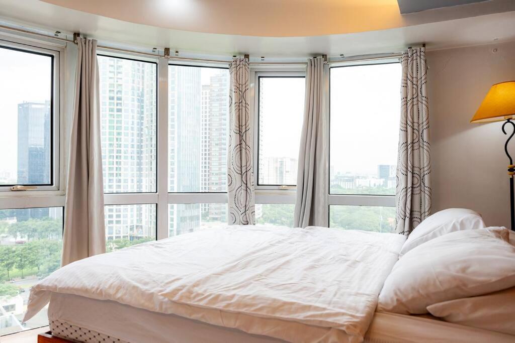A2j Luxury 2br Loft Bgc Taguig Near High Street Apartment