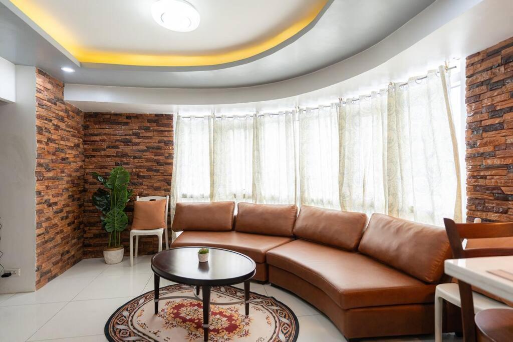 A2j Luxury 2br Loft Bgc Taguig Near High Street *