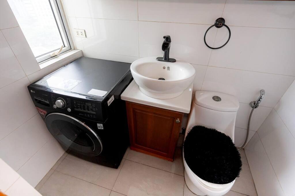 A2j Luxury 2br Loft Bgc Taguig Near High Street Manila