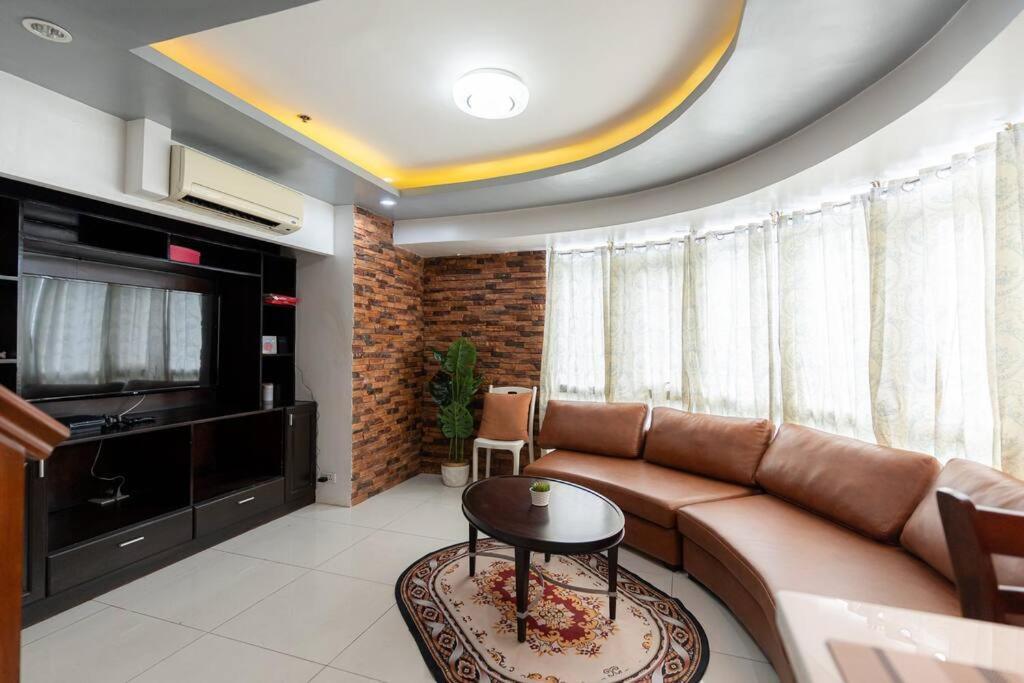 A2j Luxury 2br Loft Bgc Taguig Near High Street * Manila